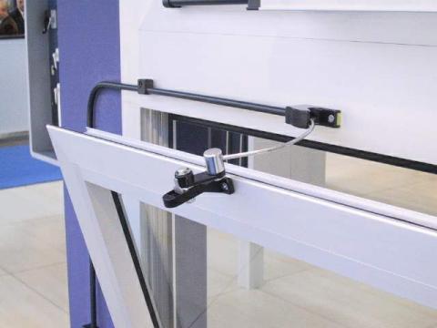 Amerflex, Teleflex, Raambediening, Raambediening Amerflex, Raamuitzetter, Raamopener, Mechanische raambediening, Mechanische raambediening Amerflex, Montage, Montage raambediening, Montage Amerflex, Montage Teleflex