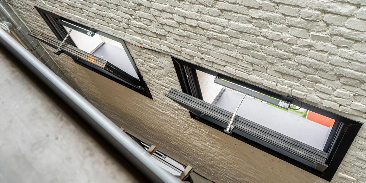 Amerflex NANO raamopener, NANO raamopener UCS, NANO Actuator ultraflex, elektrische raambediening amerflex, elektrische raambediening teleflex, NANO kettingopener, stille raamopener, raamopener 24V, NANO raambediening, elektrische oplossing raam, oplossing uitzetramen, oplossing valramen