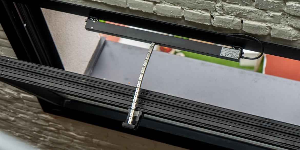 Amerflex NANO raamopener, NANO raamopener UCS, NANO Actuator ultraflex, elektrische raambediening amerflex, elektrische raambediening teleflex, NANO kettingopener, stille raamopener, raamopener 24V, NANO raambediening, elektrische oplossing raam, oplossing uitzetramen, oplossing valramen