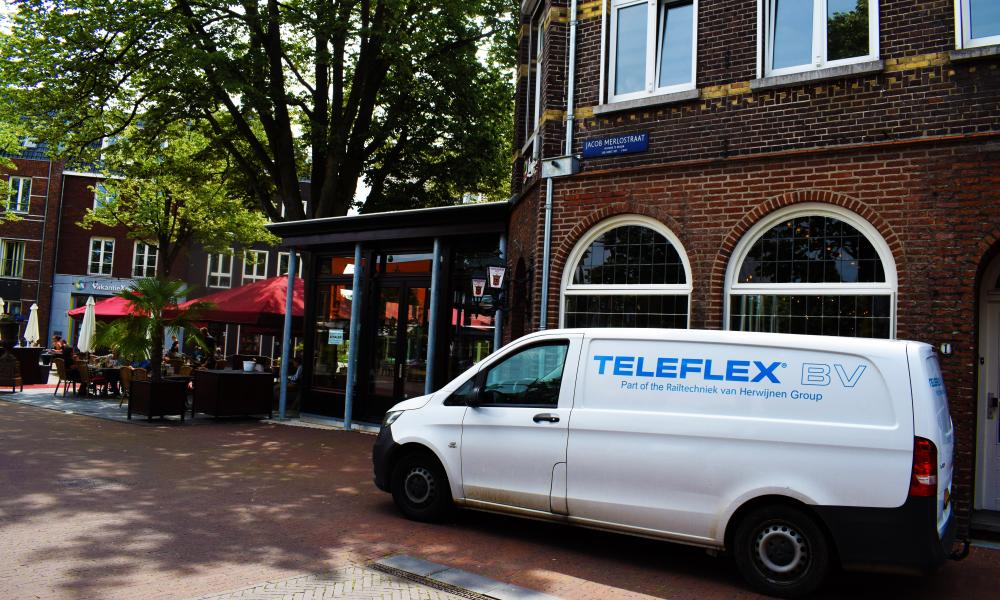 Amerflex, Teleflex, MAX, Spindelopener, MAX spindelopener, Ultraflex, MAX ultraflex, raamopener, raamuitzetter, oplossing dakramen, raambediening Amerflex, raamopener Amerflex