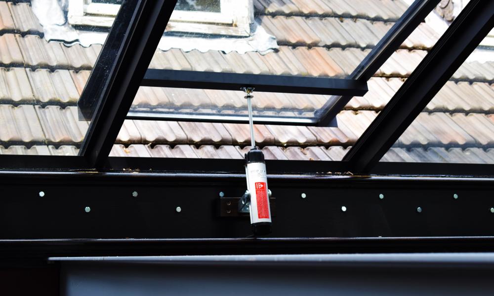 Amerflex, Teleflex, MAX, Spindelopener, MAX spindelopener, Ultraflex, MAX ultraflex, raamopener, raamuitzetter, oplossing dakramen, raambediening Amerflex, raamopener Amerflex