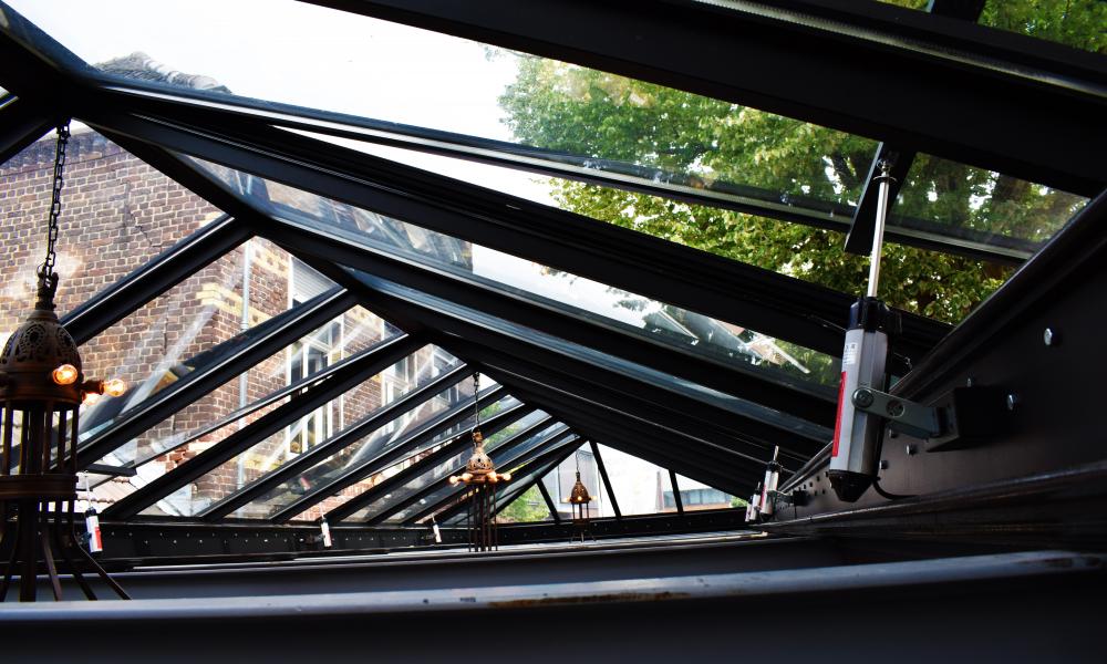 Amerflex, Teleflex, MAX, Spindelopener, MAX spindelopener, Ultraflex, MAX ultraflex, raamopener, raamuitzetter, oplossing dakramen, raambediening Amerflex, raamopener Amerflex