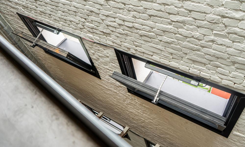 Amerflex NANO raamopener, NANO raamopener UCS, NANO Actuator ultraflex, elektrische raambediening amerflex, elektrische raambediening teleflex, NANO kettingopener, stille raamopener, raamopener 24V, NANO raambediening, elektrische oplossing raam, oplossing uitzetramen, oplossing valramen