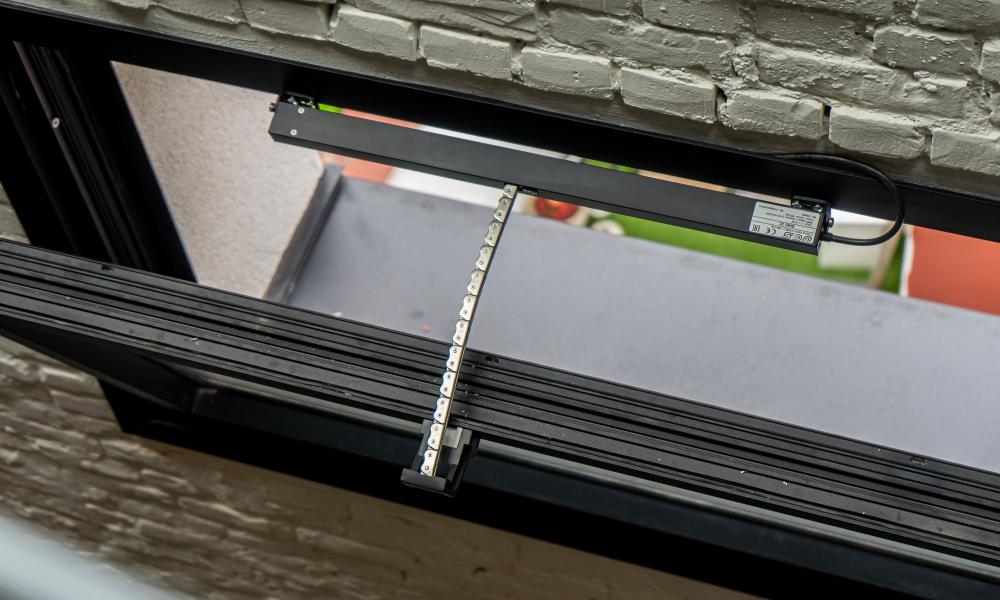 Amerflex NANO raamopener, NANO raamopener UCS, NANO Actuator ultraflex, elektrische raambediening amerflex, elektrische raambediening teleflex, NANO kettingopener, stille raamopener, raamopener 24V, NANO raambediening, elektrische oplossing raam, oplossing uitzetramen, oplossing valramen